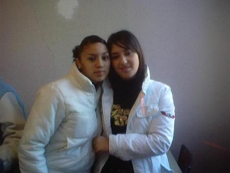 c ma belle imane avec sa copine